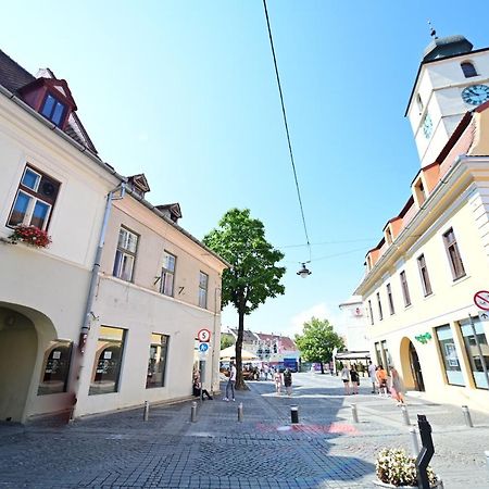 Lovely 2 Bedroom Apartment In Historic City Center Sibiu Eksteriør bilde