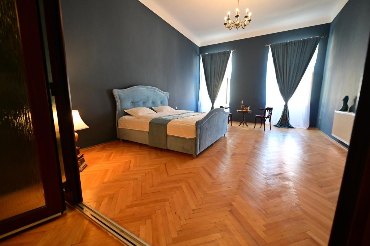 Lovely 2 Bedroom Apartment In Historic City Center Sibiu Eksteriør bilde