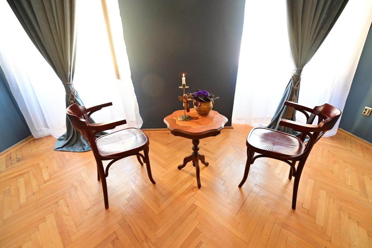 Lovely 2 Bedroom Apartment In Historic City Center Sibiu Eksteriør bilde