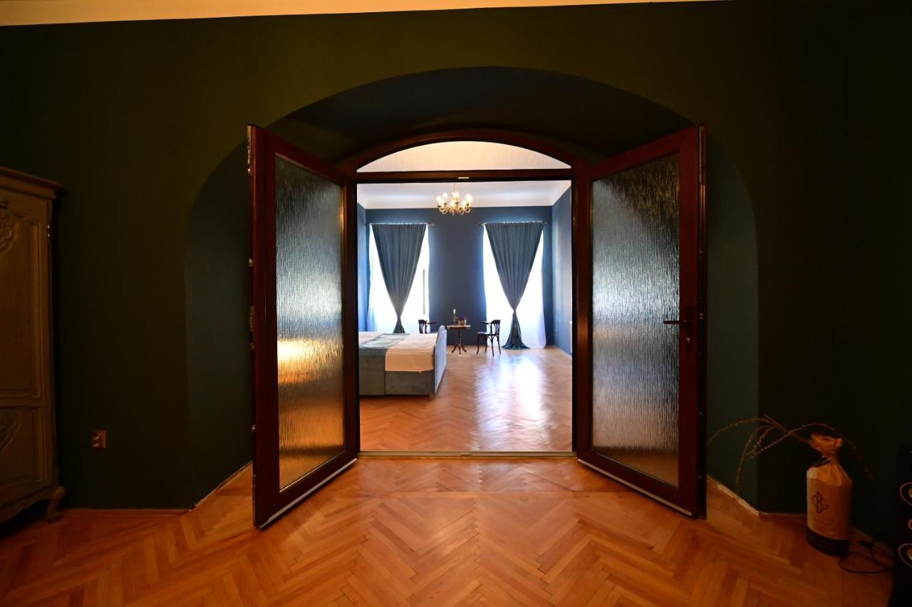 Lovely 2 Bedroom Apartment In Historic City Center Sibiu Eksteriør bilde