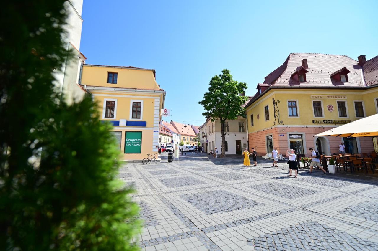 Lovely 2 Bedroom Apartment In Historic City Center Sibiu Eksteriør bilde