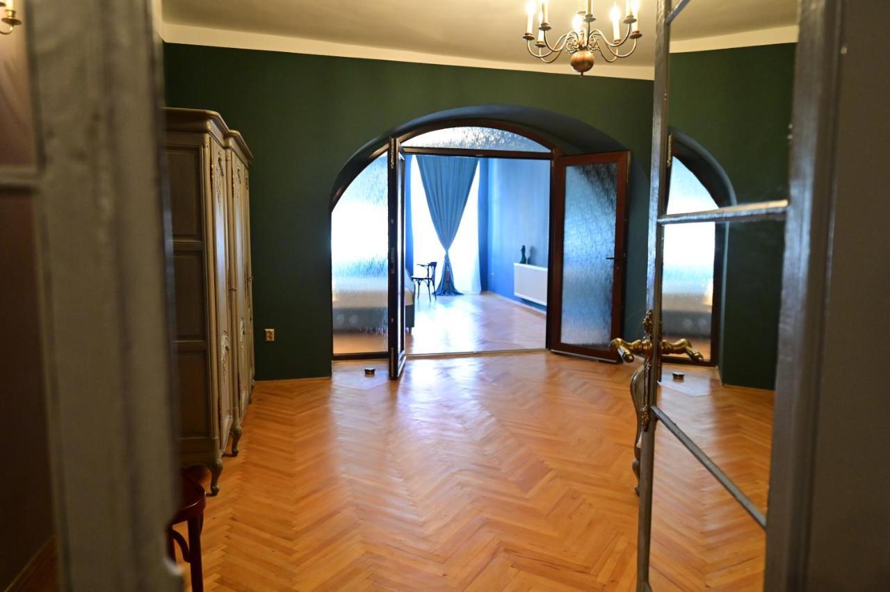 Lovely 2 Bedroom Apartment In Historic City Center Sibiu Eksteriør bilde