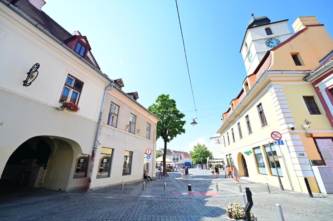 Lovely 2 Bedroom Apartment In Historic City Center Sibiu Eksteriør bilde